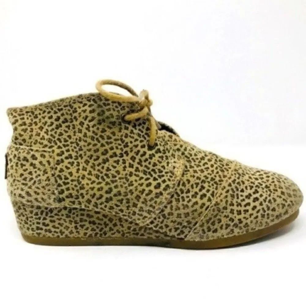 Toms womans cheetah print ankle booties lace up US5 BoxP suede leather
